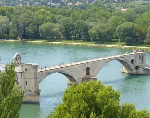 /DÉCOUVREZ LES FORMATIONS SUR LA VILLE DE AVIGNON /DÉCOUVREZ LES FORMATIONS SUR LA VILLE DE AVIGNON